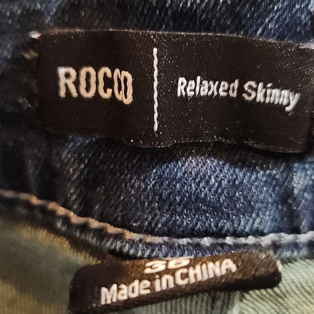 True Religion 36/33.5 Relaxed Skinny Rocco